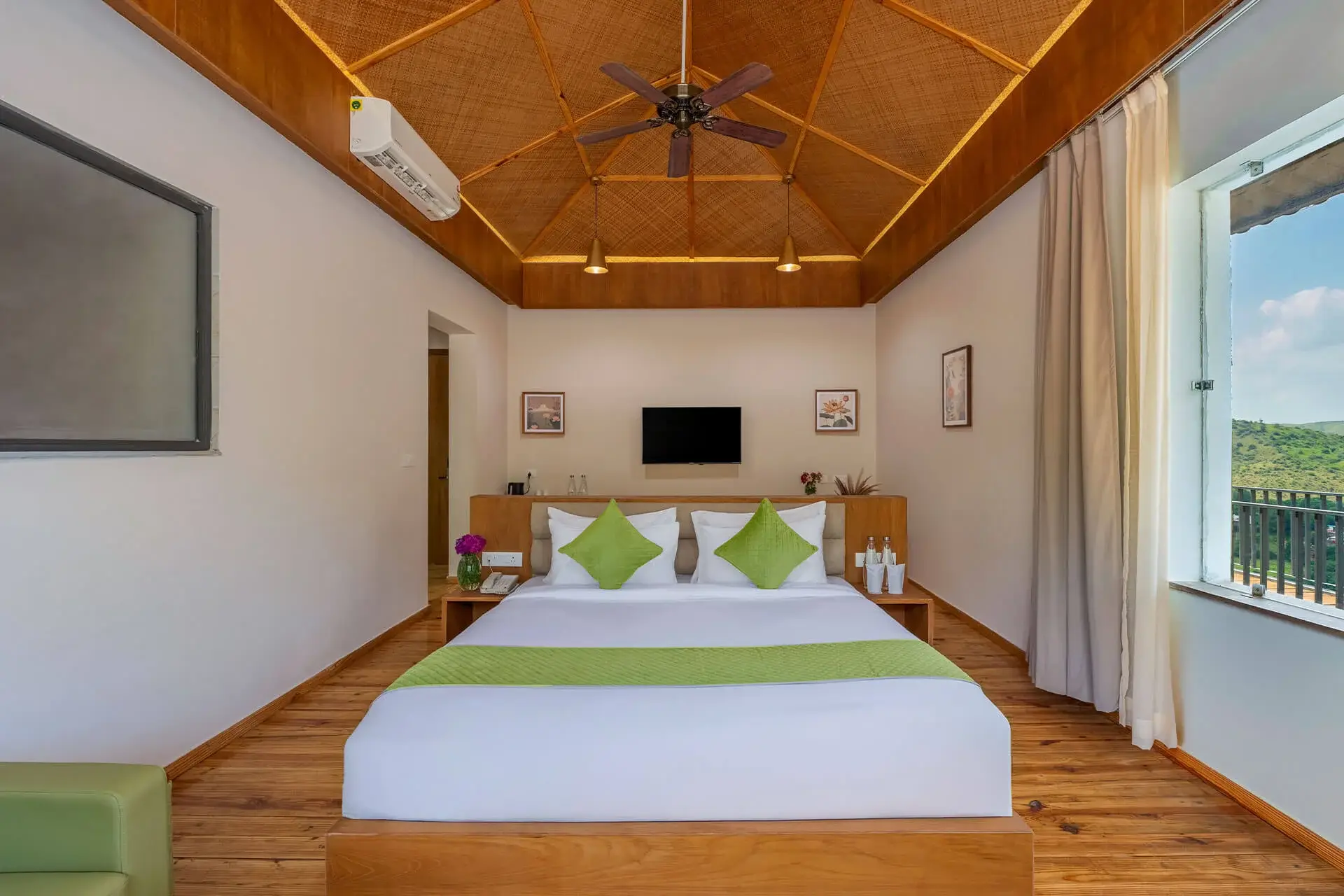 Aravali Wooden Cottage with Plunge Pool Room